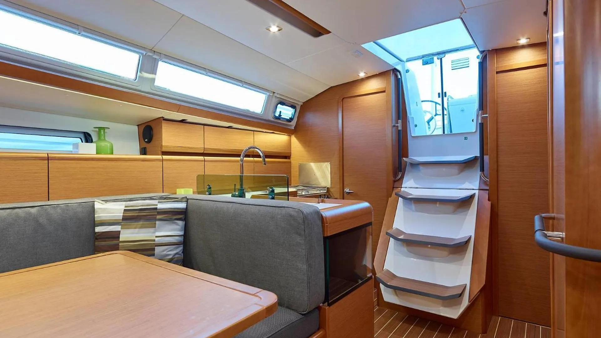 Sleep Aboard A Modern Sailboat In Oeiras Hotel Botel