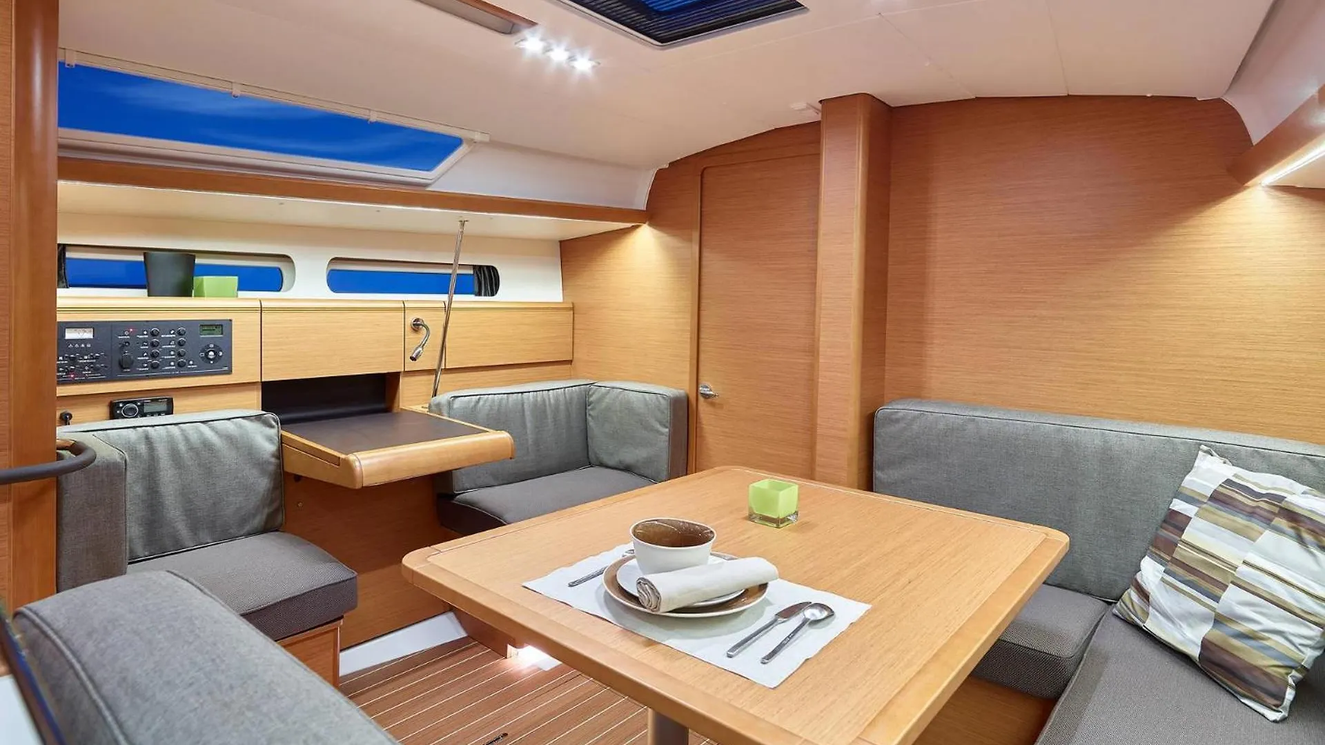 Sleep Aboard A Modern Sailboat In Oeiras Hotel