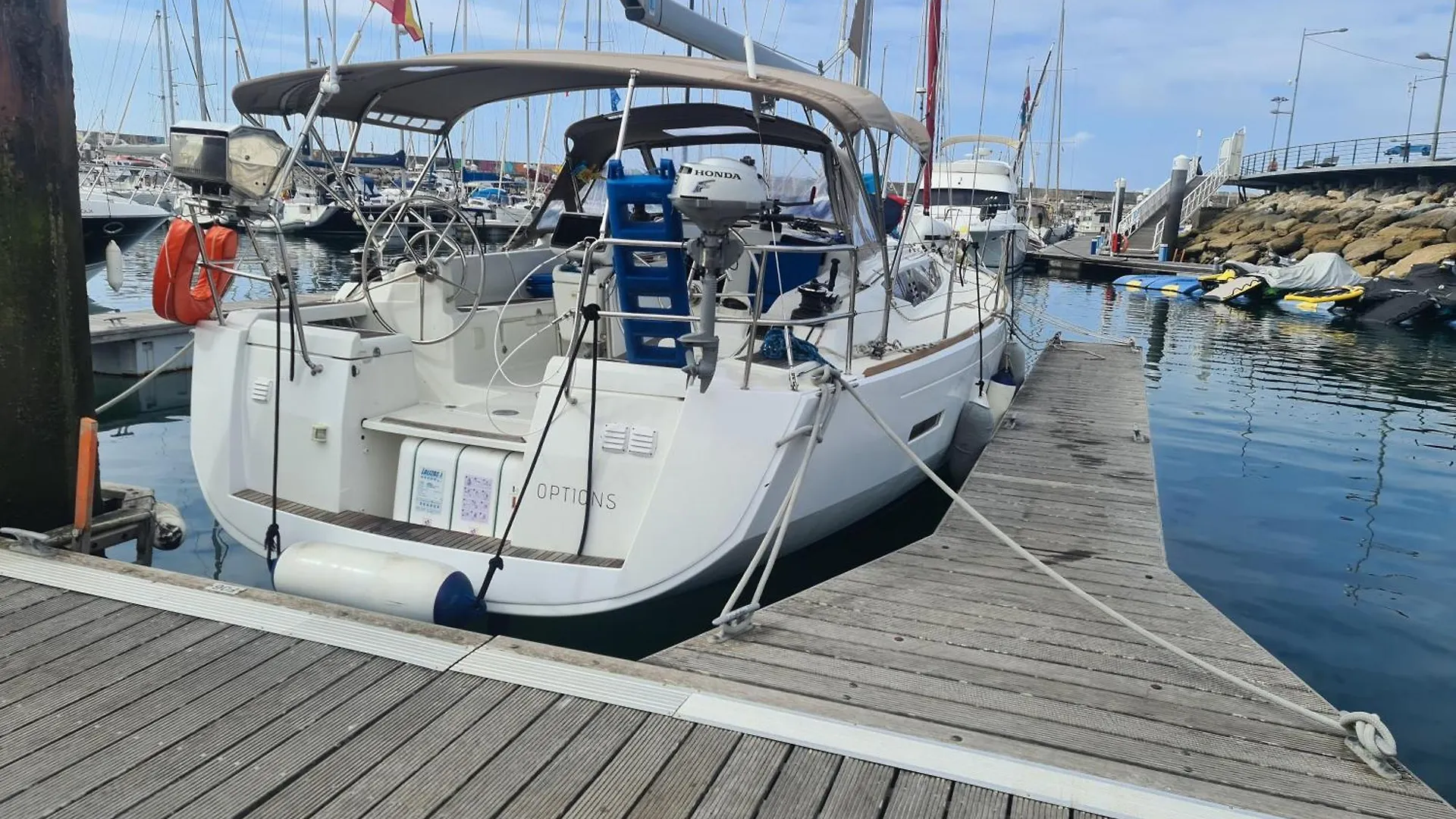 Sleep Aboard A Modern Sailboat In Oeiras Hotel 0*,