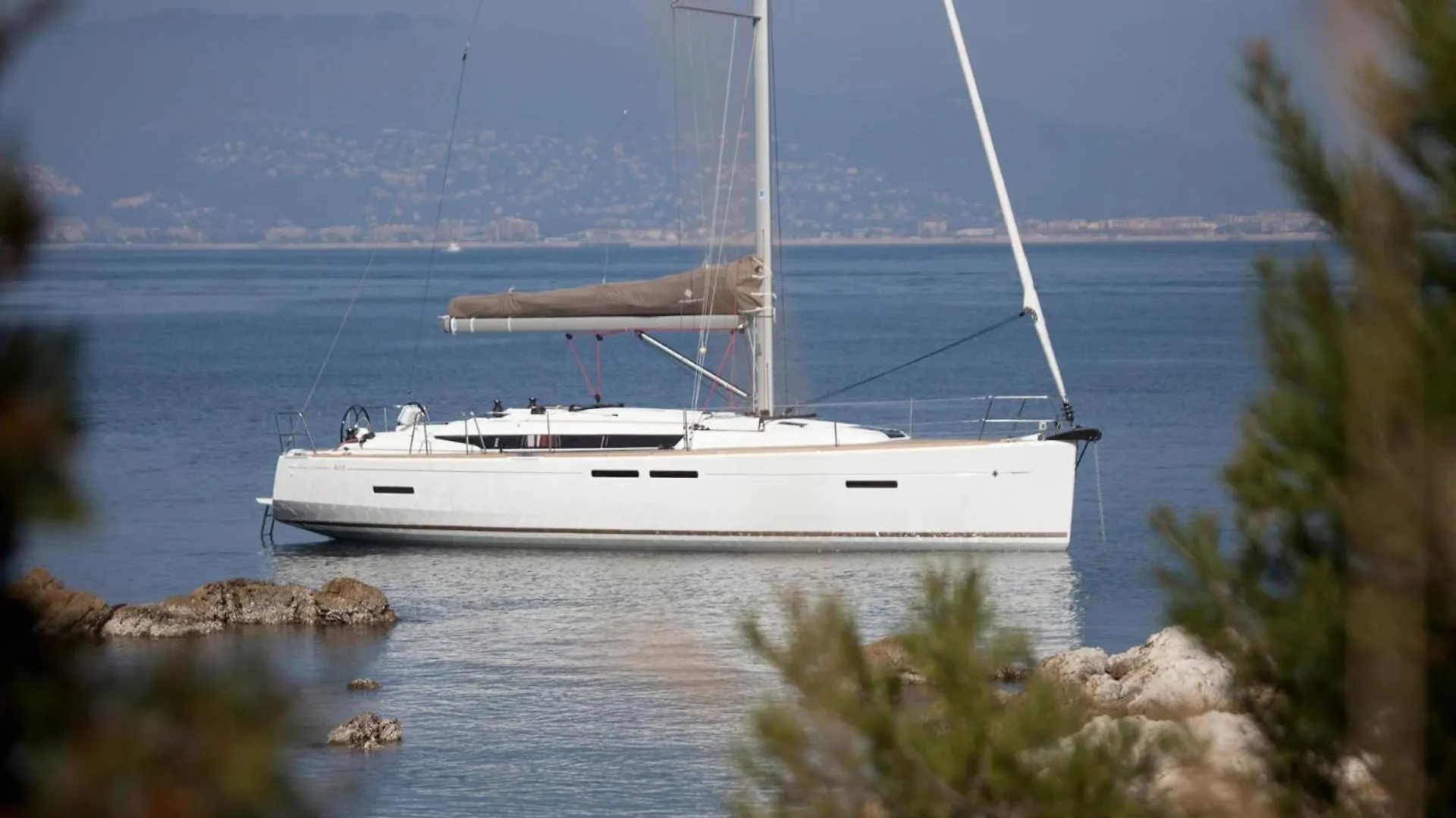 Sleep Aboard A Modern Sailboat In Oeiras Hotel Portugal