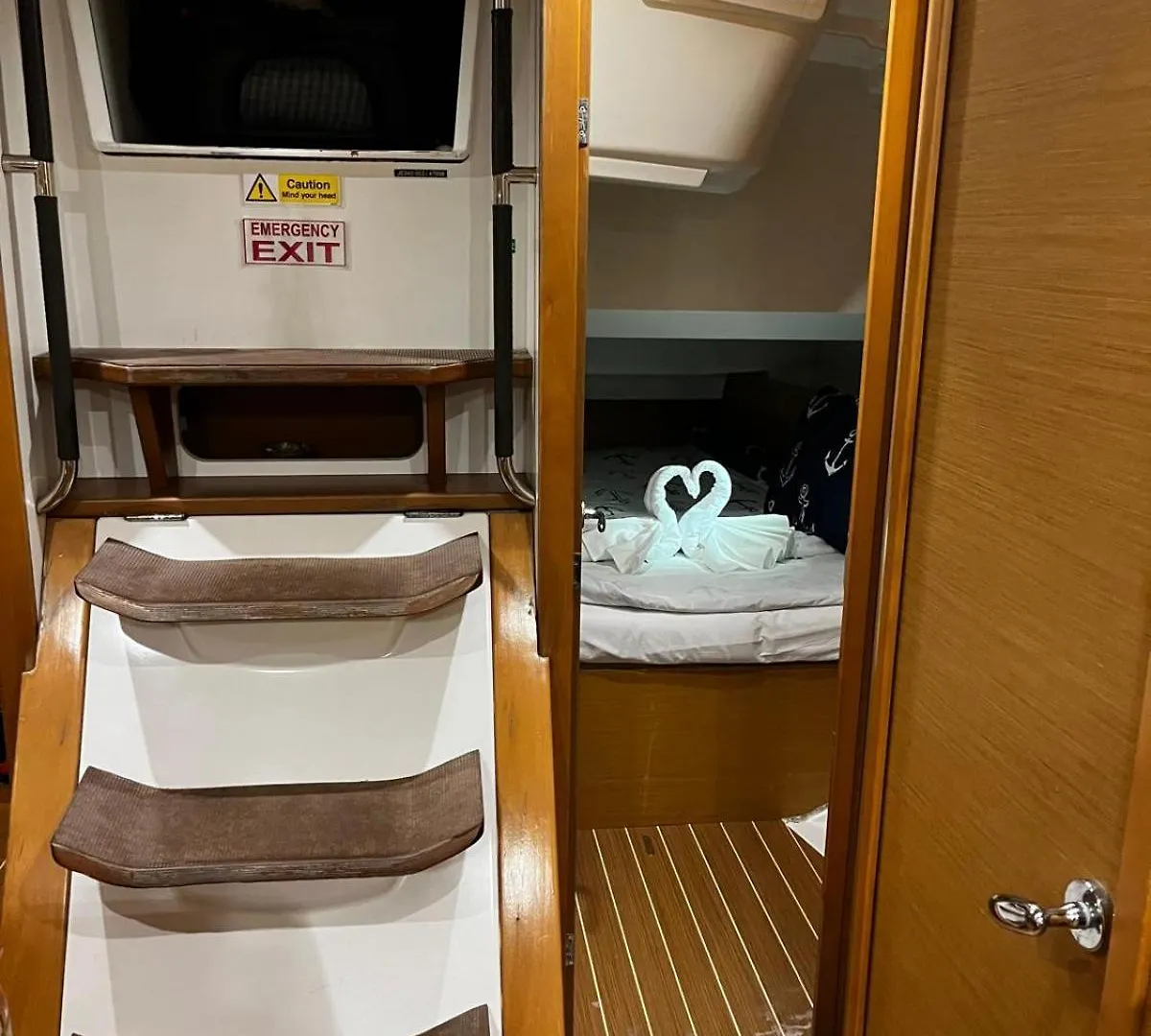 Sleep Aboard A Modern Sailboat In Oeiras Hotel Botel
