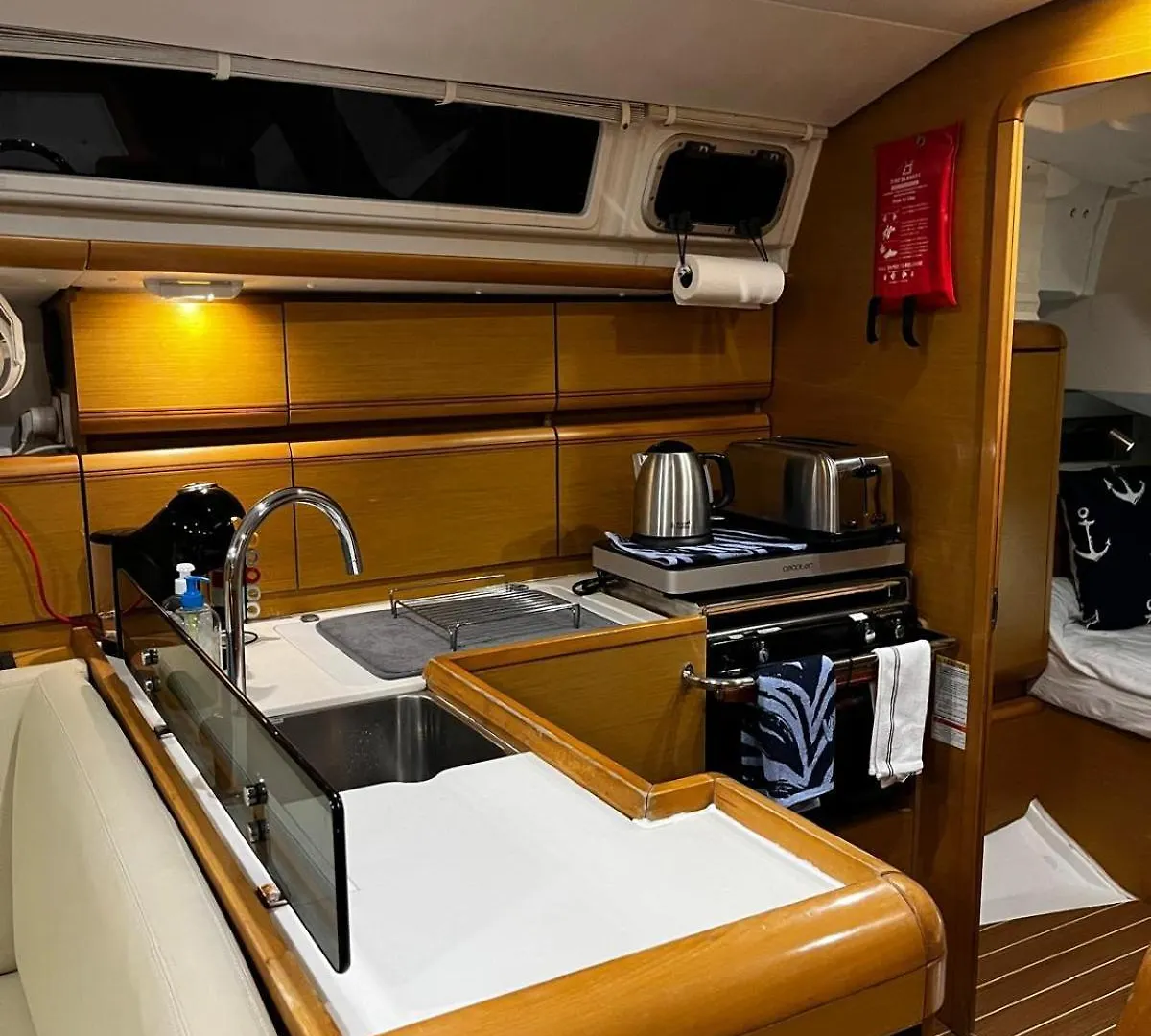 Sleep Aboard A Modern Sailboat In Oeiras Hotel