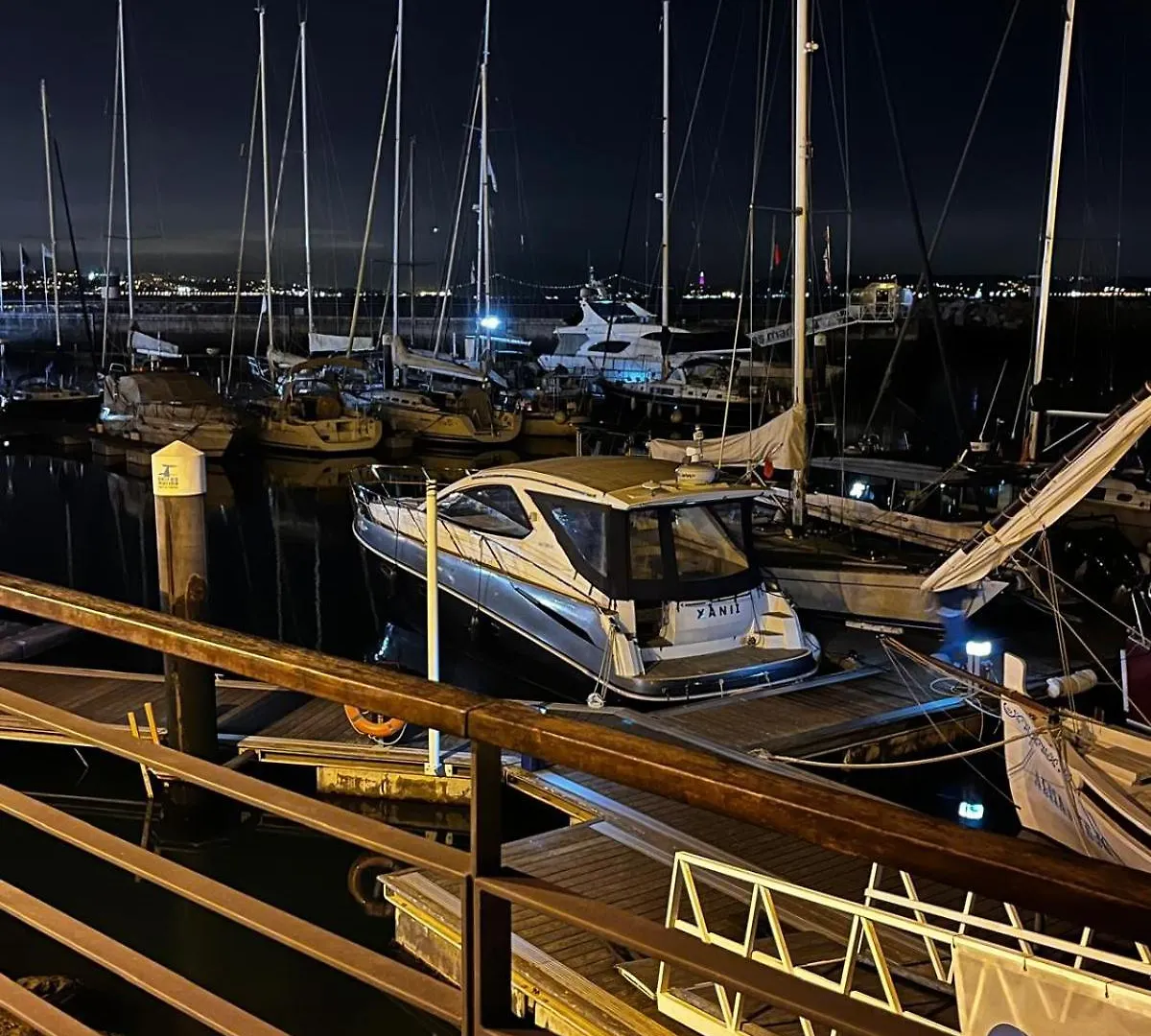 Botel Sleep Aboard A Modern Sailboat In Oeiras Hotel