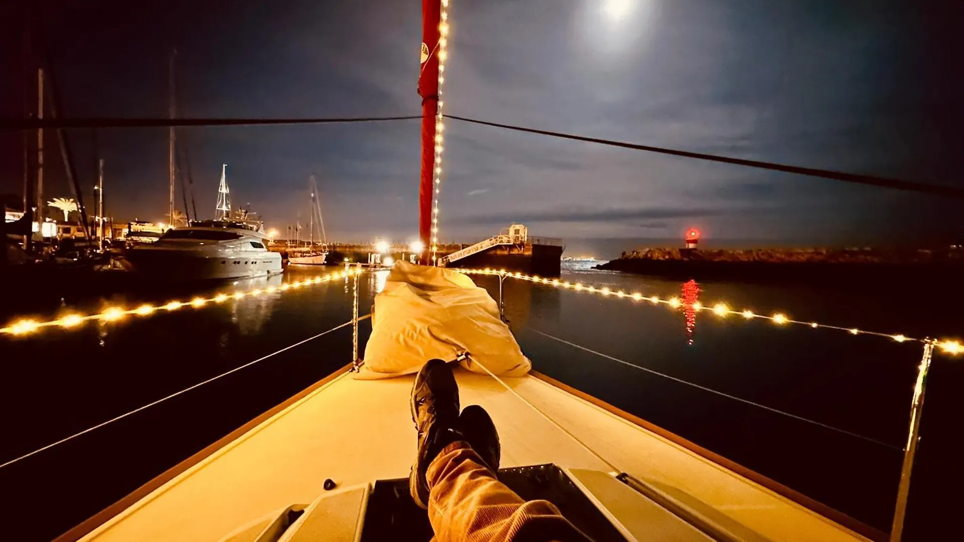 Sleep Aboard A Modern Sailboat In Oeiras Hotel Botel