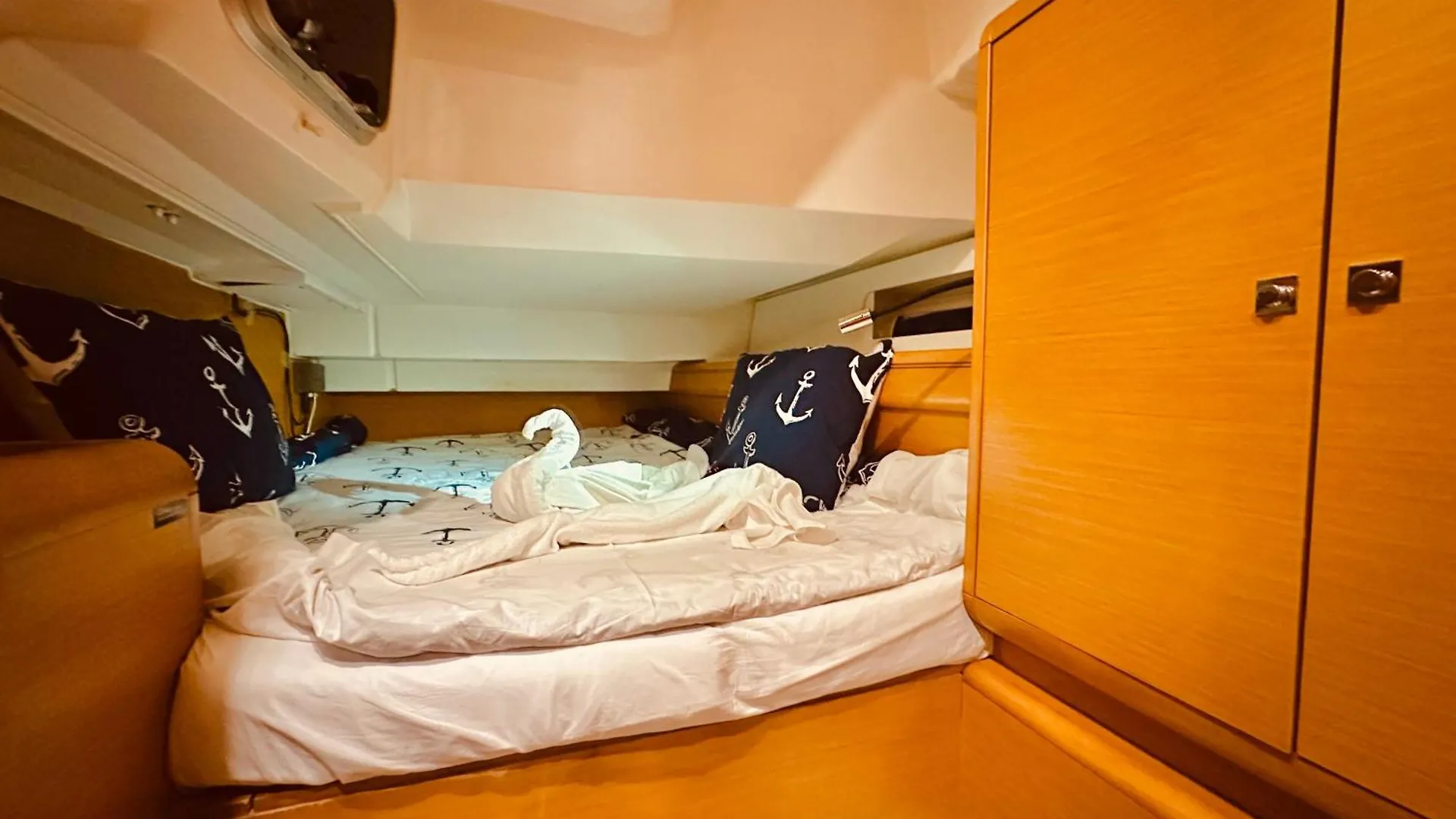 Sleep Aboard A Modern Sailboat In Oeiras Hotel 0*,