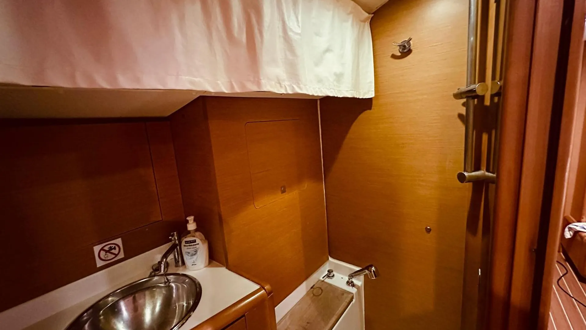 Botel Sleep Aboard A Modern Sailboat In Oeiras Hotel Portugal